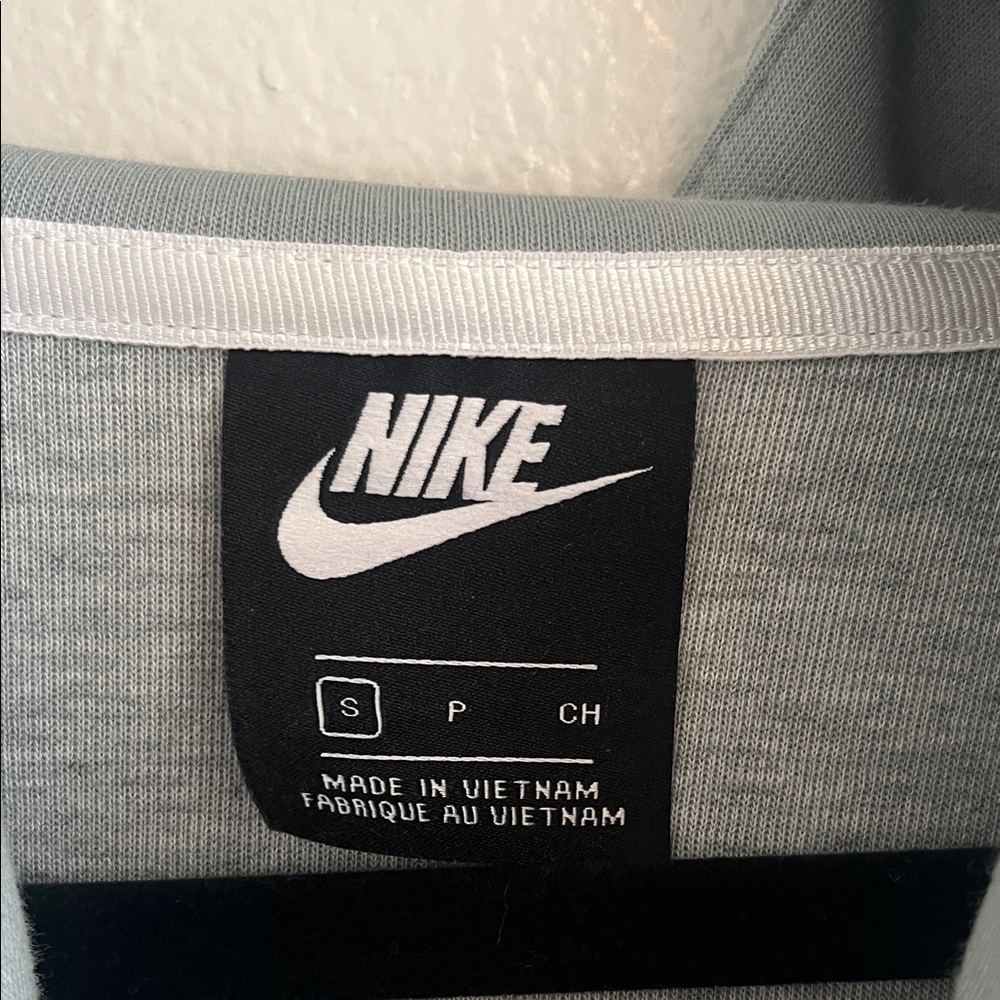 Nike Sportswear Tech Fleece Full-Zip Cape Hoodie - Picture 3 of 8